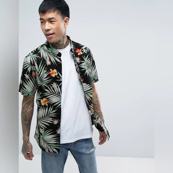 Vans | Black Daintree Hawaiian Short Sleeve Classic Fit Button Down Shirt, Small - Picture 2 of 8